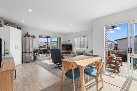 Photo of property in 11 Kamahi Crescent, Papamoa Beach, Papamoa, 3118