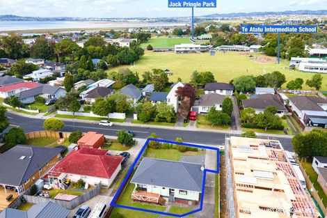 Photo of property in 23 Hereford Street, Te Atatu Peninsula, Auckland, 0610