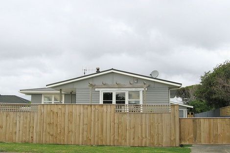 Photo of property in 22 Rangiatea Street, Paraparaumu Beach, Paraparaumu, 5032