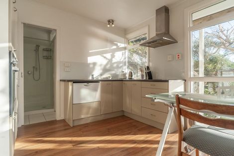 Photo of property in 56 Palliser Road, Roseneath, Wellington, 6011