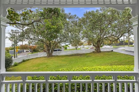 Photo of property in 30 Maritime Terrace, Birkenhead, Auckland, 0626