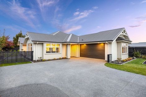 Photo of property in 33 Valour Drive, Rangiora, 7400