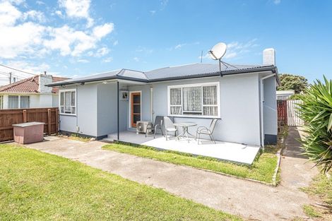 Photo of property in 8 Taupata Street, Castlecliff, Whanganui, 4501