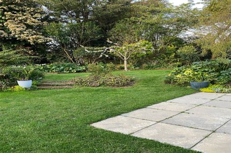 Photo of property in 2 Vista Place, Kawaha Point, Rotorua, 3010