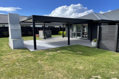 Photo of property in 13 Birdie Lane, Waiwhakaiho, New Plymouth, 4312