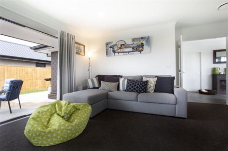 Photo of property in 56 Norfolk Drive, Cambridge, 3434