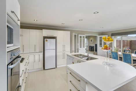 Photo of property in 19 Tennyson Avenue, Kelvin Grove, Palmerston North, 4414