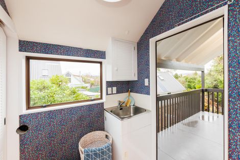 Photo of property in 25 Heathcote Place, Fitzherbert, Palmerston North, 4410