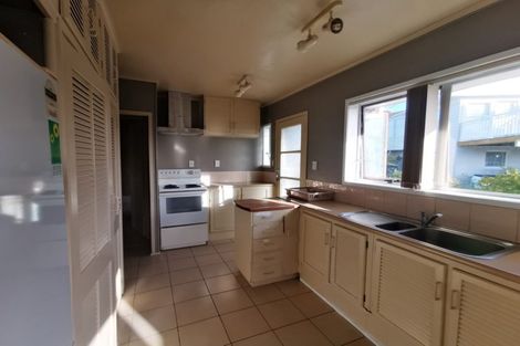 Photo of property in 2/81 Arran Road, Browns Bay, Auckland, 0630