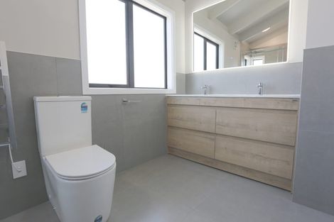 Photo of property in 128 Beach Road, Castor Bay, Auckland, 0620