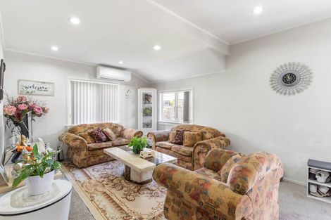 Photo of property in 2/13 Templeton Place, Clendon Park, Auckland, 2103