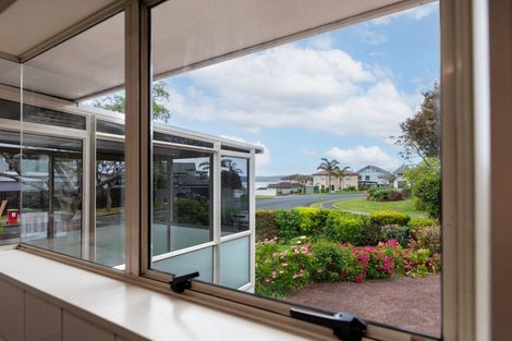 Photo of property in 25 Spinnaker Drive, Te Atatu Peninsula, Auckland, 0610