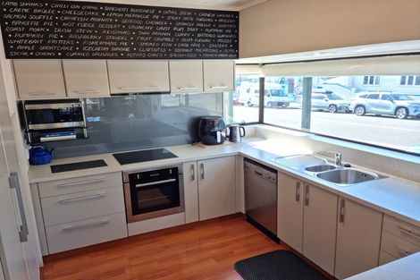 Photo of property in 399 Marine Parade, Napier South, Napier, 4110