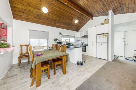 Photo of property in 16 Finlayson Avenue, Clendon Park, Auckland, 2103