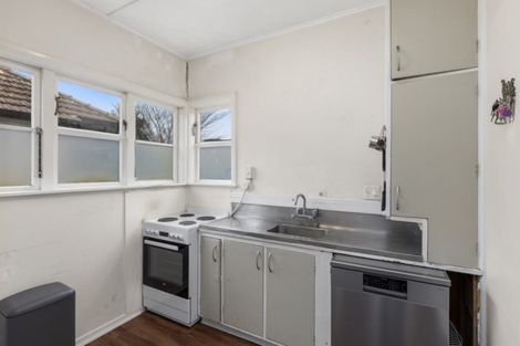 Photo of property in 114 Cambridge Terrace, Fairfield, Lower Hutt, 5011