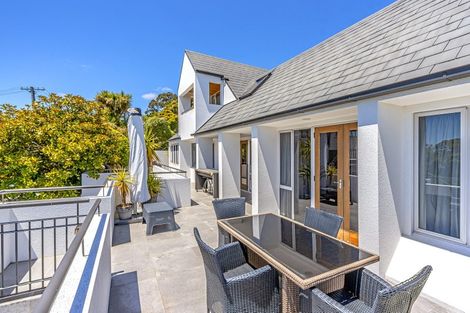 Photo of property in 25 Dyers Pass Road, Cashmere, Christchurch, 8022