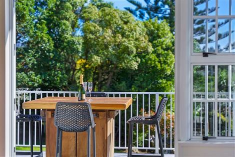 Photo of property in 105 Winara Avenue, Waikanae, 5036