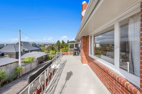 Photo of property in 1/53 Uxbridge Road, Mellons Bay, Auckland, 2014