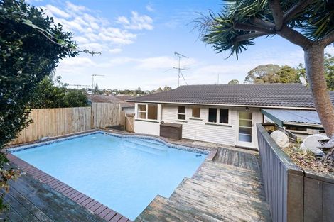Photo of property in 14 Sovereign Place, Glenfield, Auckland, 0629