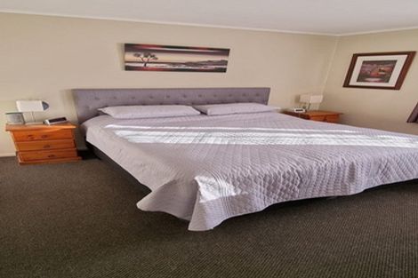Photo of property in 42 Edinburgh Avenue, Rosehill, Papakura, 2113