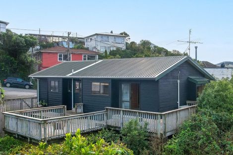 Photo of property in 64 Bassett Road, Johnsonville, Wellington, 6037