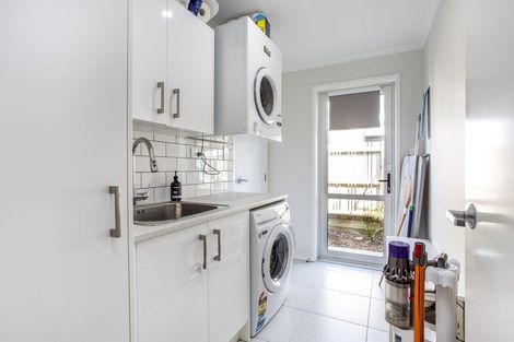 Photo of property in 3 Lewann Lane, Helensville, 0800