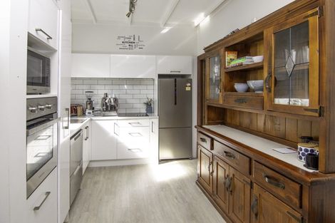 Photo of property in 12 Napier Road, Terrace End, Palmerston North, 4410