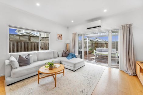 Photo of property in 15 Mulvaney Crescent, Henderson, Auckland, 0612