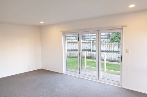 Photo of property in 1/64 Hogans Road, Glenfield, Auckland, 0629