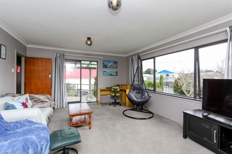 Photo of property in 3 Stuart Place, Blagdon, New Plymouth, 4310