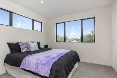 Photo of property in 1/8 Hepburn Road, Glendene, Auckland, 0602