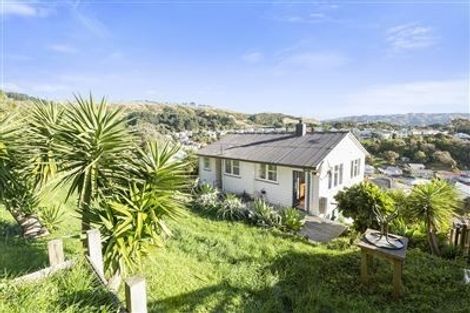 Photo of property in 27 Durham Street, Cannons Creek, Porirua, 5024