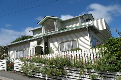 Photo of property in 4 Cornwall Road, Lyttelton, 8082