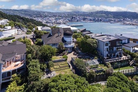 Photo of property in 8 Robieson Lane, Roseneath, Wellington, 6011