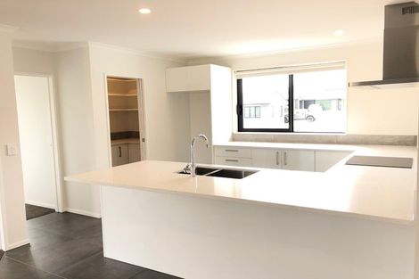 Photo of property in 10 James Elliot Way, Pokeno, 2402