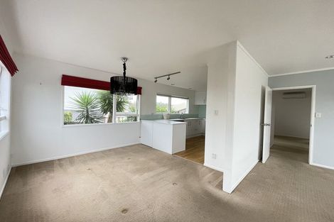 Photo of property in 1/64 Aberdeen Road, Campbells Bay, Auckland, 0620