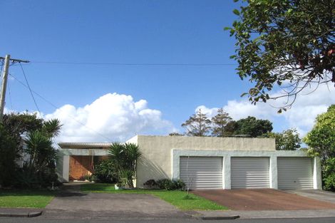 Photo of property in 42 Covil Avenue, Te Atatu South, Auckland, 0610