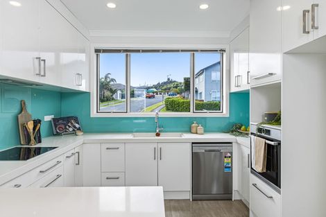 Photo of property in 11 Ian Gordon Lane, Orewa, 0931