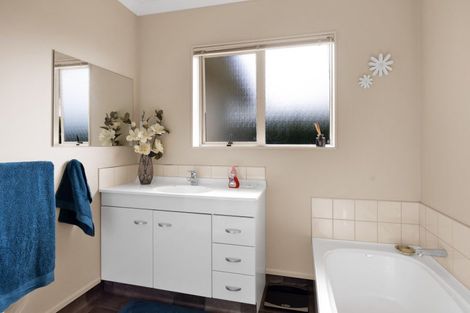 Photo of property in 2a Elizabeth Grove, Stratford, 4332