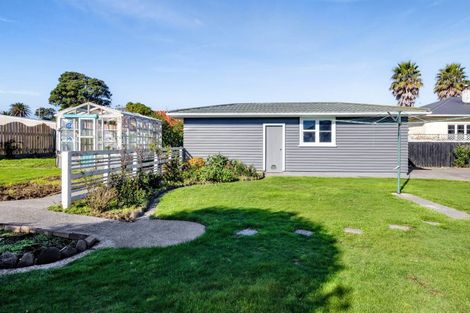 Photo of property in 5 Domett Street, Opunake, 4616