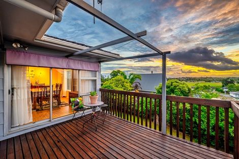 Photo of property in 28 Lewisham Street, Highland Park, Auckland, 2010