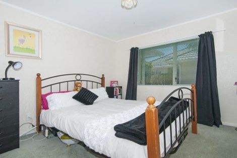 Photo of property in 2/26 Whites Line West, Woburn, Lower Hutt, 5010