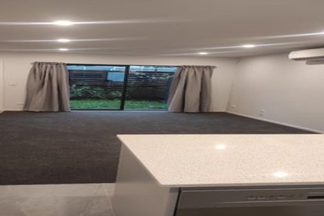 Photo of property in 3/47 Awaroa Road, Sunnyvale, Auckland, 0612