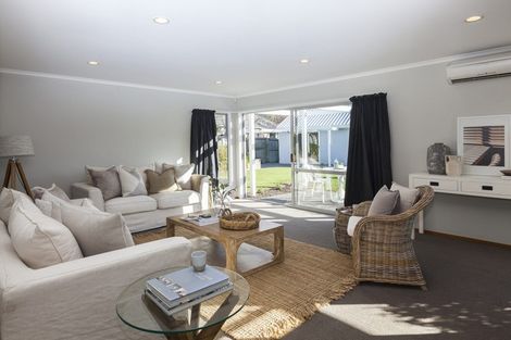 Photo of property in 39 Laing Crescent, Heathcote Valley, Christchurch, 8022