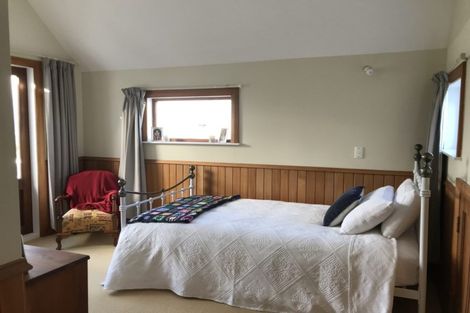 Photo of property in 172 Nevay Road, Karaka Bays, Wellington, 6022