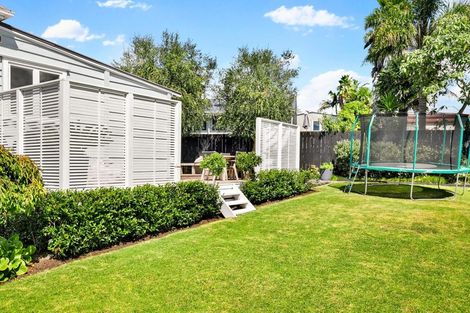 Photo of property in 20a Matipo Road, Te Atatu Peninsula, Auckland, 0610