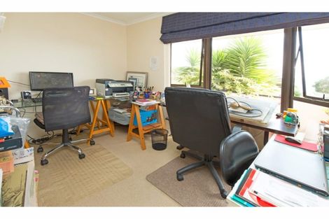 Photo of property in 115 Pacific Parade, Army Bay, Whangaparaoa, 0930