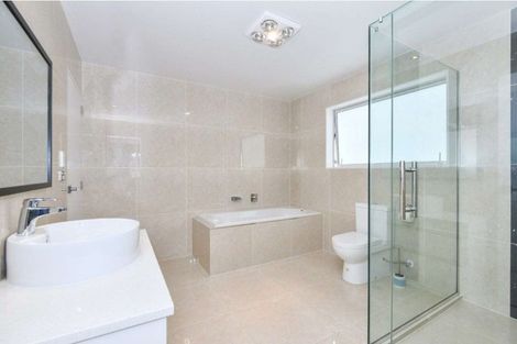 Photo of property in 21e Stamford Crescent, Flat Bush, Auckland, 2019