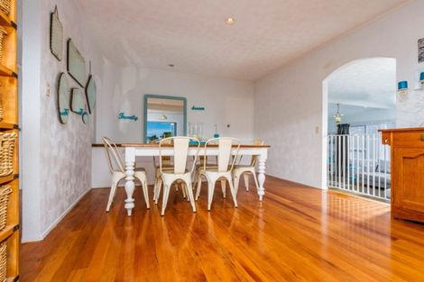 Photo of property in 1/2 Rock Isle Road, Torbay, Auckland, 0630