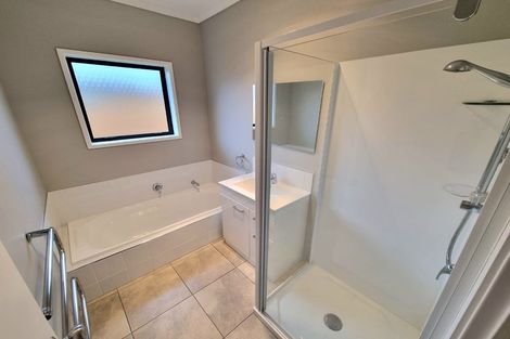 Photo of property in 11 Sunvista Avenue, Oteha, Auckland, 0632